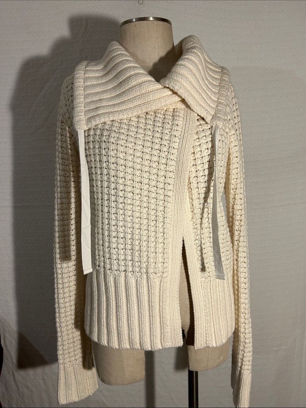 Theory Size Medium Cream Knit Wrap Collar Sweater